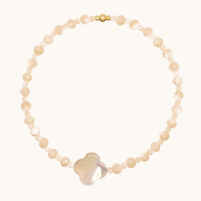 BDE107 Bransoletka elastyczna z masy perłowej z koniczyną i srebrem pozłacanym 24K