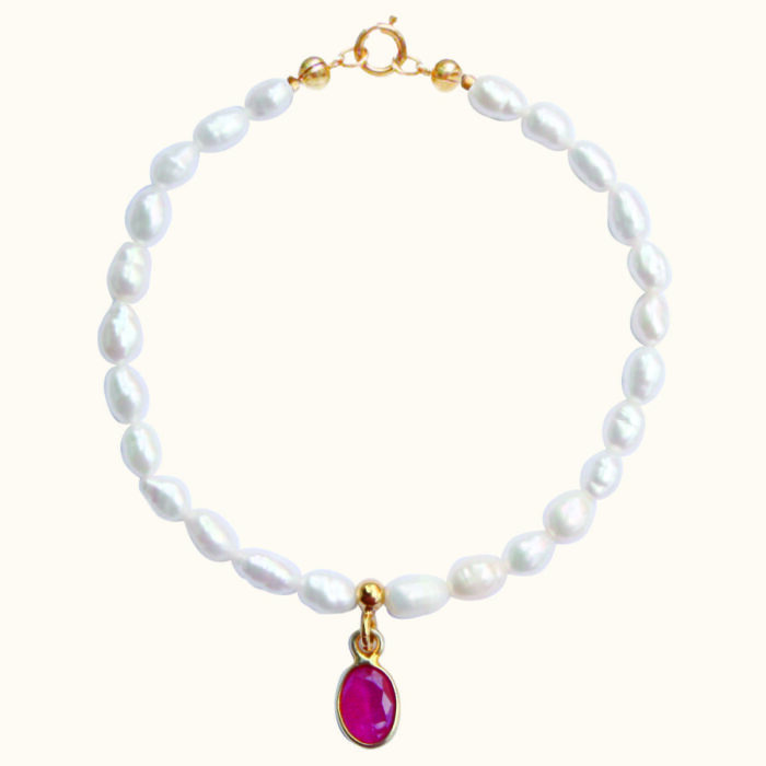 BDZ70 BRANSOLETKA Z PEREŁ I Z RUBINEM W OKUCIU ZE SREBRA POZŁACANEGO 24K