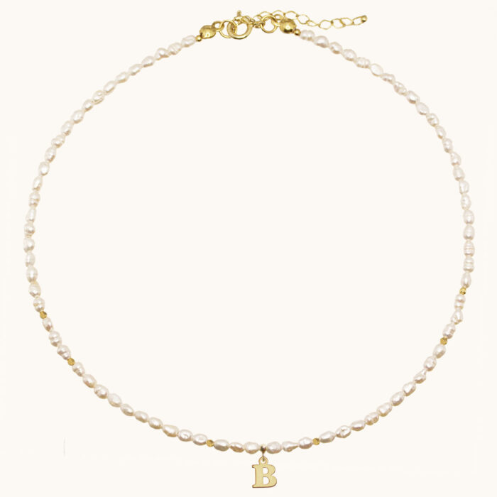 N85 NASZYJNIK Z PEREŁ, Z LITERKĄ I SREBRA POZŁACANEGO 24K