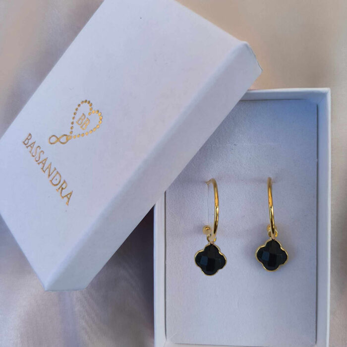 K46 Kolczyki z koniczynką z onyksu oraz ze srebra pozłoconego 24K